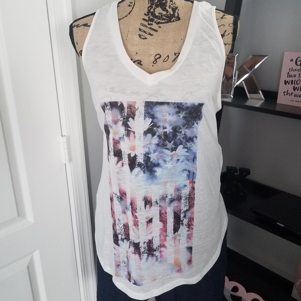 🌞 NWT Flag & Flowers Tank